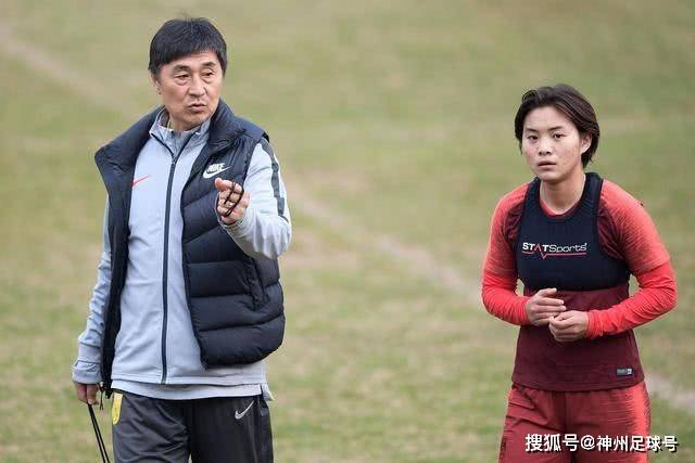 戈贝尔展示运球技能引发热议